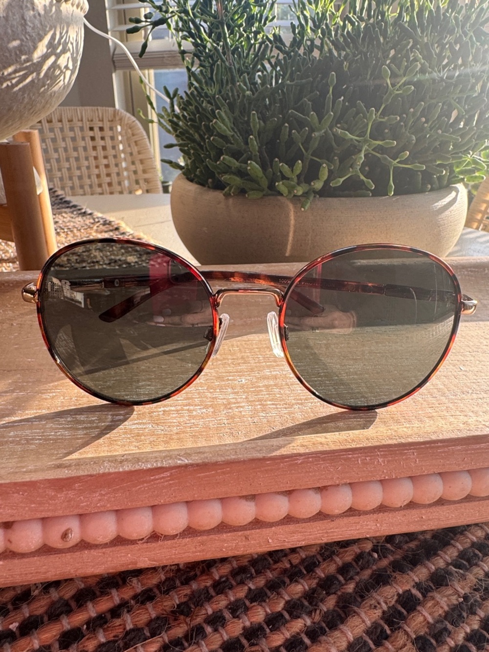 Round Tortoiseshell Sunglasses with Green Lenses